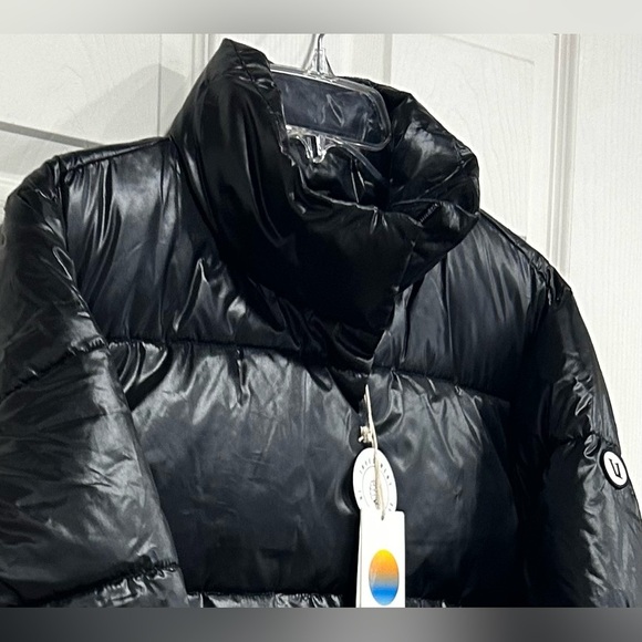 Vuori Women's XL Hudson Insulated Jacket Black NWT Medium-Weight Relaxed Fit - Picture 3 of 7